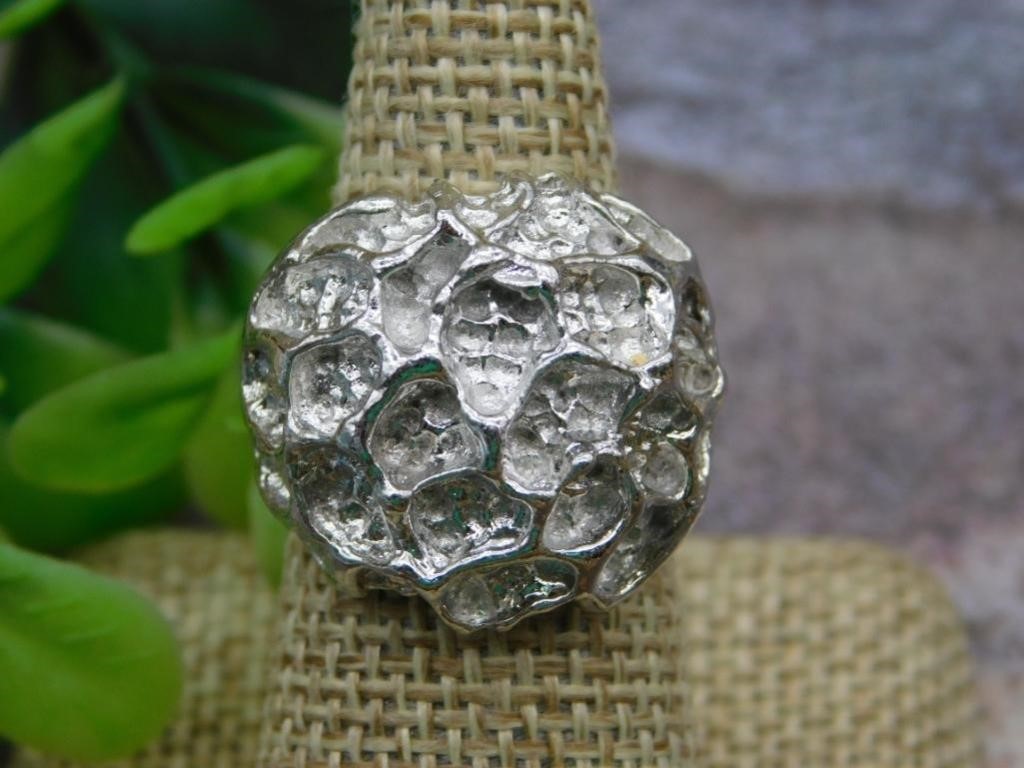 HAMMERED SILVER TONE RING