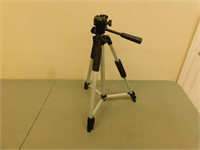 Portable camera tripod 21 in tall