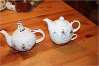 Alice in Wonderland tea pots
