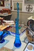 VINTAGE BLUE SWUNG GLASS VASE