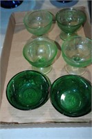 4 VASELINE GOBLETS AND 2 GREEN GLASS BOWLS