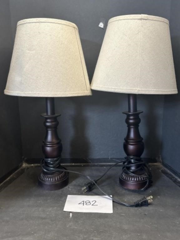 (2) 20in Lamps W/ Shade