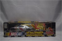 1/64 SCALE TRANSPORTER 5 STOCK CAR AND CARD