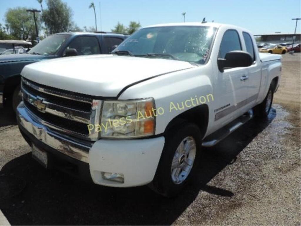 2007 Chevrolet Silverado 1GCEK19037Z515198 White