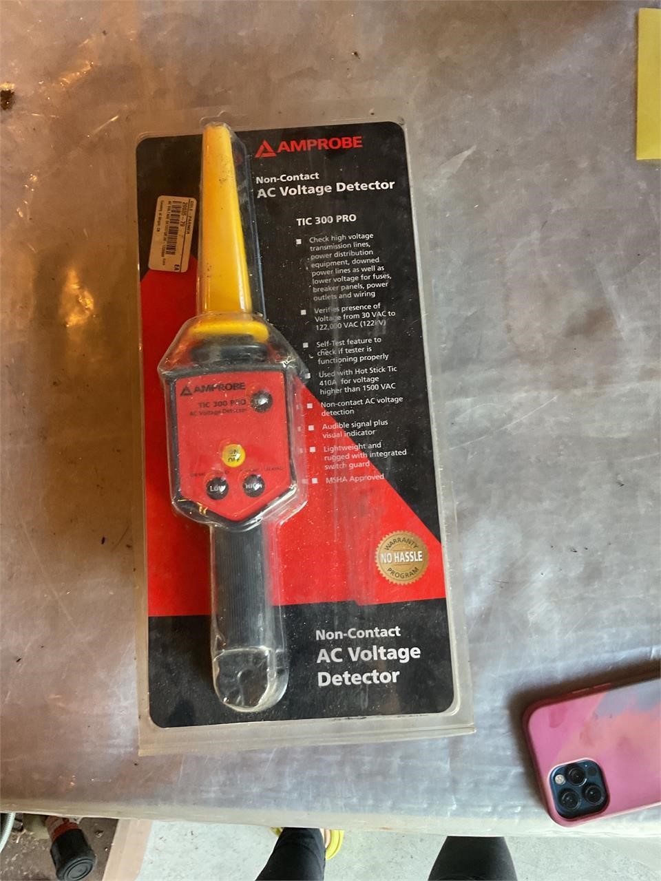 Ac voltage detector