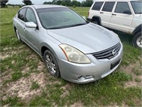 SILVER 2012 NISSAN ALTIMA HAS KEYS