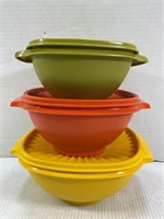 LOT OF 3 VINTAGE TUPPERWARE BOWLS WITH LIDS