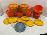 LOT OF VINTAGE TUPPERWARE SMALL BOWLS & LIDS
