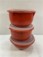 LOT OF 3 VINTAGE TUPPERWARE BOWLS WITH LIDS