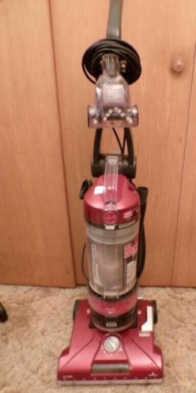 Nice Hoover Vacuum with Multiple attachments