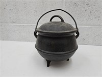 Cast Iron Footed Pot 1/2 Gallon w/Lid