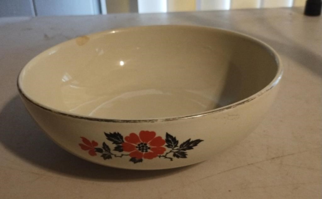 Vintage Halls Superior Quality Kitchenware bowl.