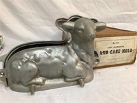 Vintage cast aluminum Lamb bake mold W/ Orig. box!