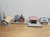 4 Various Train Village BUILDINGS (Plastic)