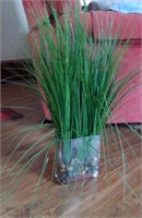 Plastic Onion Grass in Clear Glass Vase