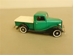 Ford V-8 1:24 scale Die Cast Truck