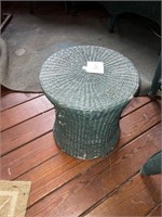 WICKER STOOL CAN BE PAINTED