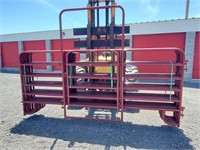 10-12ft Red Panels & 1-4ft Walk thru gate