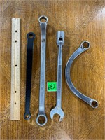 Assorted wrenches,curved one
