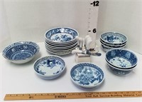 (16) Oriental Blue & White Bowls w/Knife Set