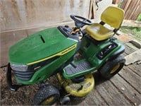 John Deere S130 Hydrostatic Lawn Tractor