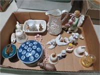 COLLECTION OF SMALL COLLECTIBLES FIGURINES, MISC.