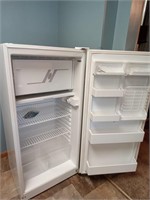 Haler refrigerator, 23.5" x 22.75" x 50"