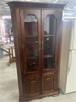 Corner cabinet