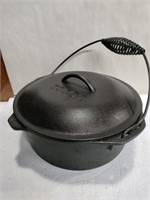 Lodge cast iron pot with lid