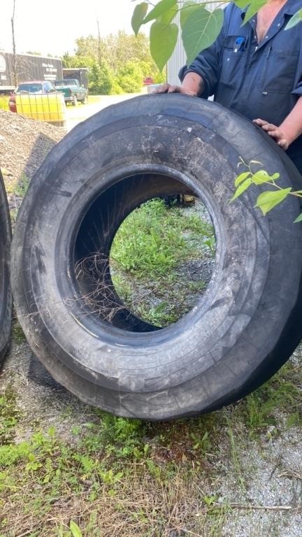 Tires off grader