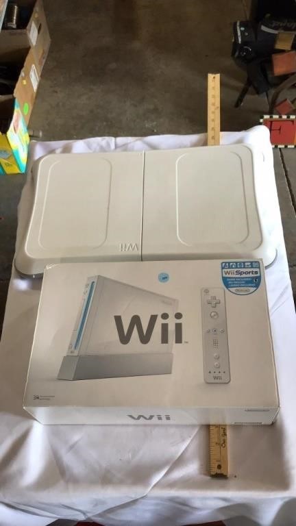 Wii console, wii fitness board