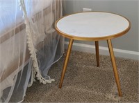 ACCENT TABLE