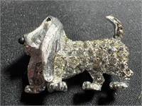 Vintage basset hound dog brooch