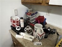 MANY KITCHEN GADGETS LOT AND MORE