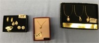 Lot of 4 necklaces and 3 pair of earrings, opal ja