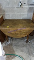 Drop leaf table