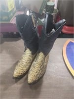 Alligator-skin Laredo(?) boots. Size 10D.