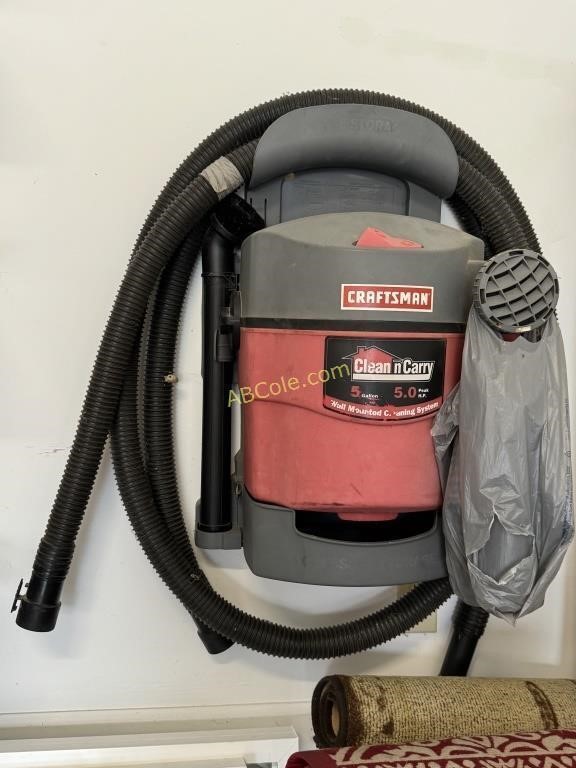 Craftsman Clean and Carry Wall Mounted Shop Vac.