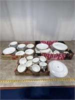 Wyndham Japan fine china, Cindy pattern dishset