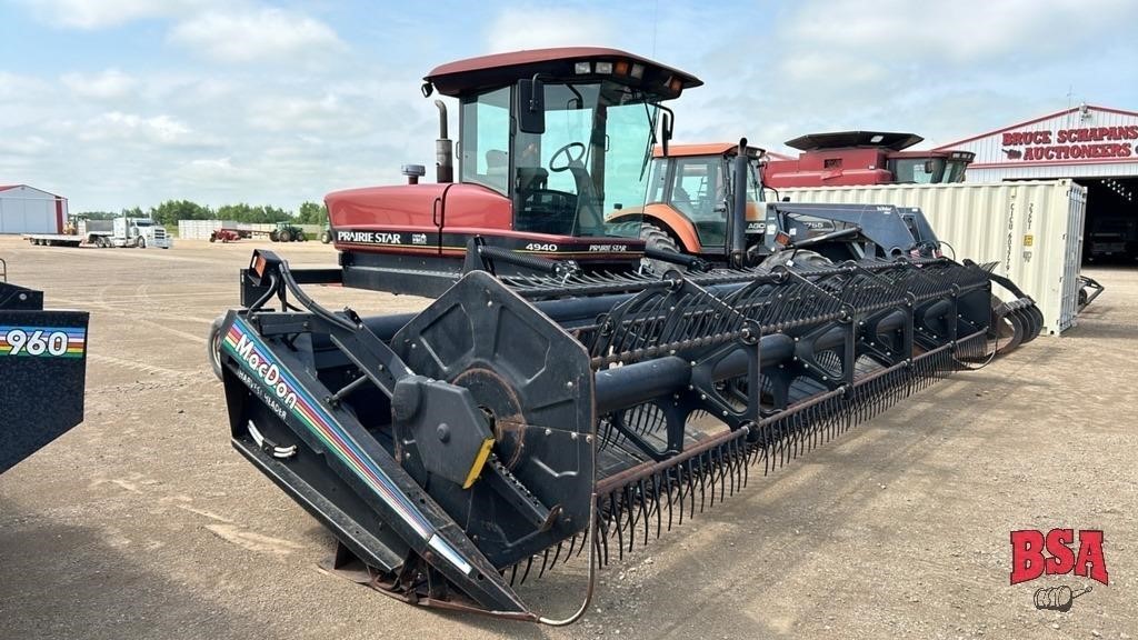 2001 Prairie Star 4940 Swather 25'