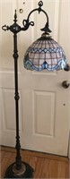 R - FLOOR LAMP W/ STAINED GLASS SHADE (L83)