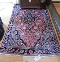 Floral decorated wool pile area rug 81” x 51”