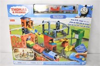 THOMAS AND FRIENDS TRAIN SET