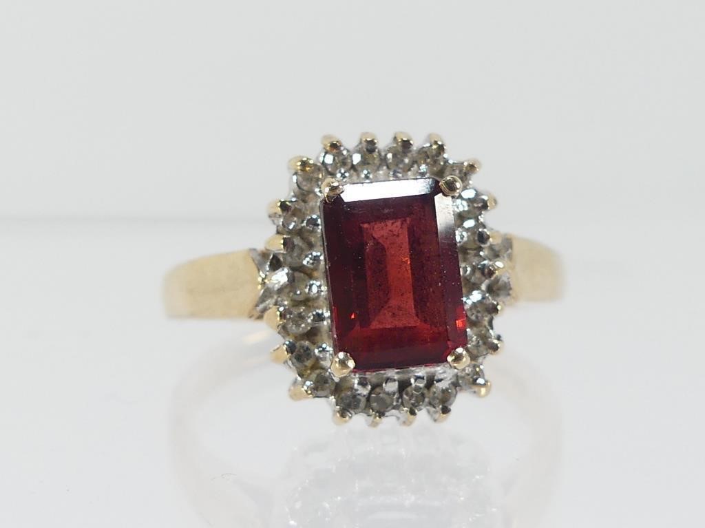 10K GARNET & DIAMOND RING - SIZE 5.75