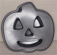 C7) Wilton Pumpkin Cake Pan Jack O Lantern Metal