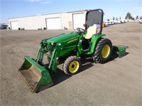 2014 John Deere 3038E Tractor Loader