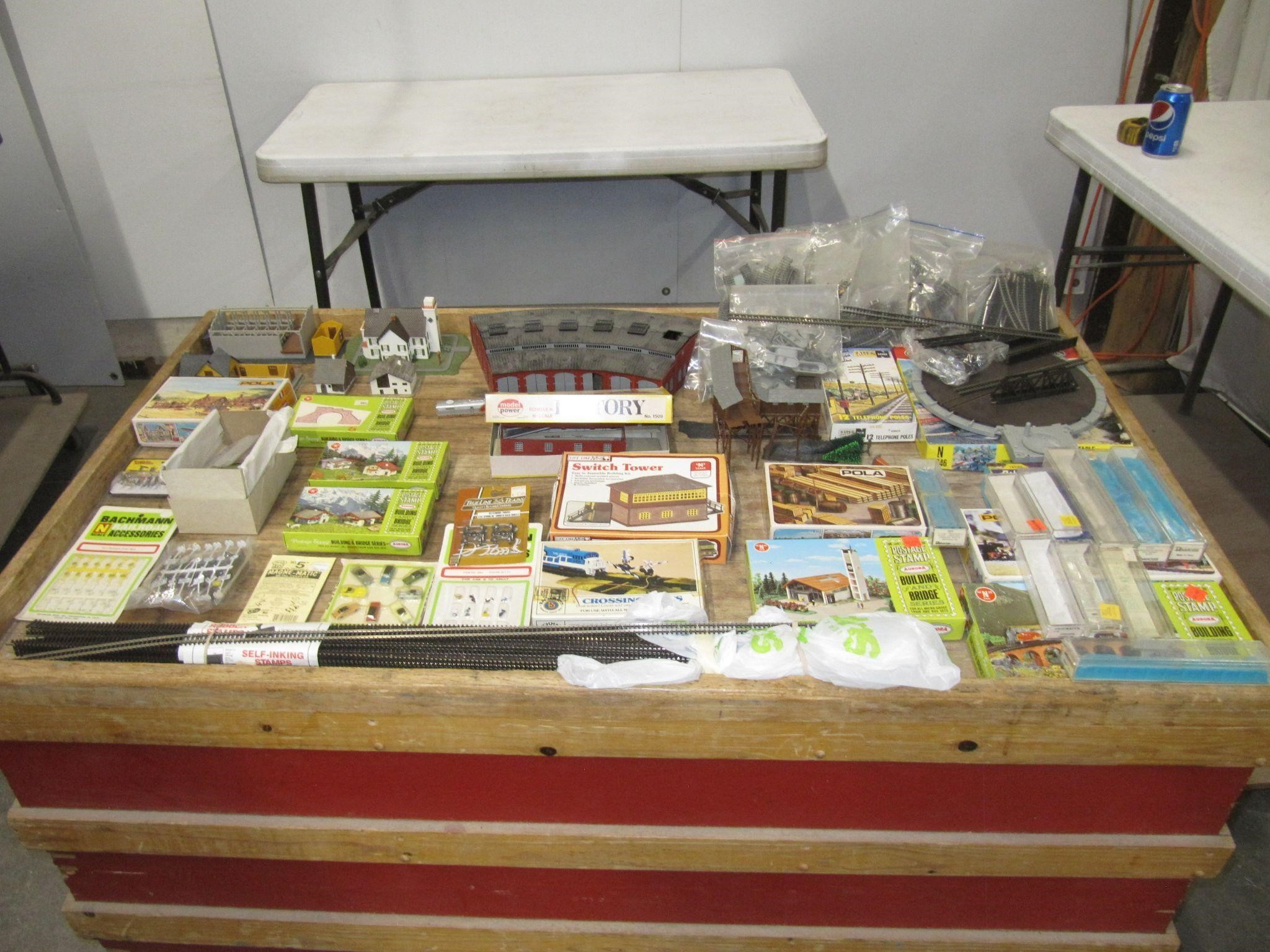 N SCALE MODEL TRAIN LOT