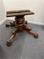 Antique lion motif table base
