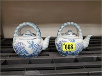 Pair of Chinese teapots