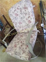 comfy patio chair w 2 extra cushion pads